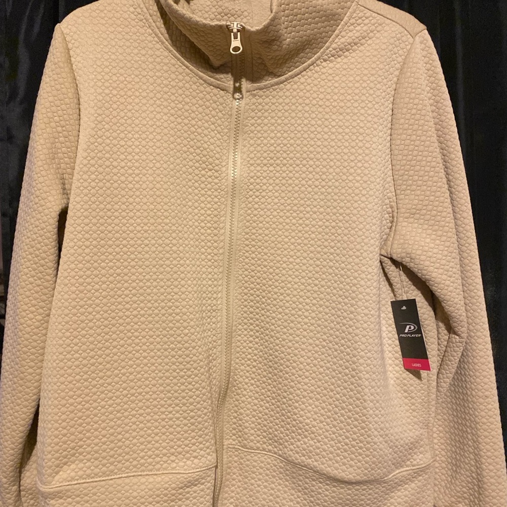 Pro Player Cream Puffer Jacket with High Collar and Full-Zip Design